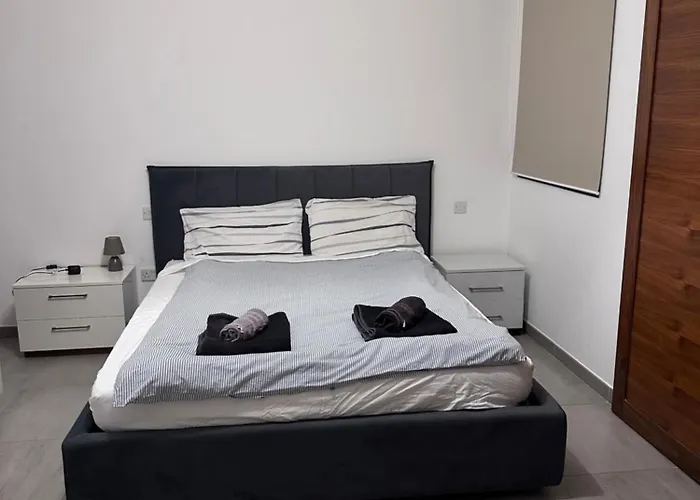 Lovely Seaview Two Bedroom Rental Unit In Tas-Sliema