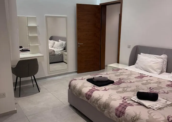 Lovely Seaview Two Bedroom Rental Unit In Tas-Sliema