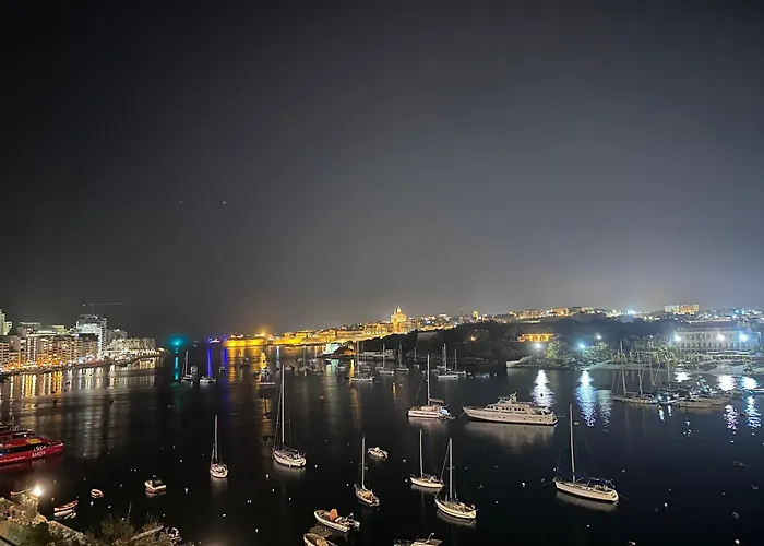 Lovely Seaview Two Bedroom Rental Unit In Tas-Sliema