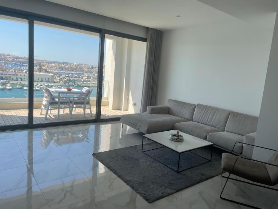 Lovely Seaview Two Bedroom Unit In Tas-sliema Sliema