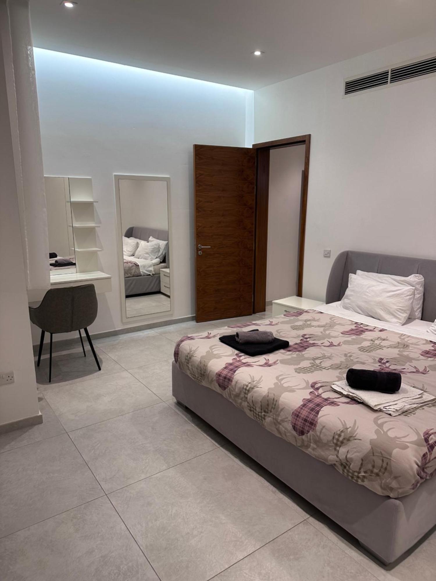 Lovely Seaview Two Bedroom Unit In Tas-sliema Sliema