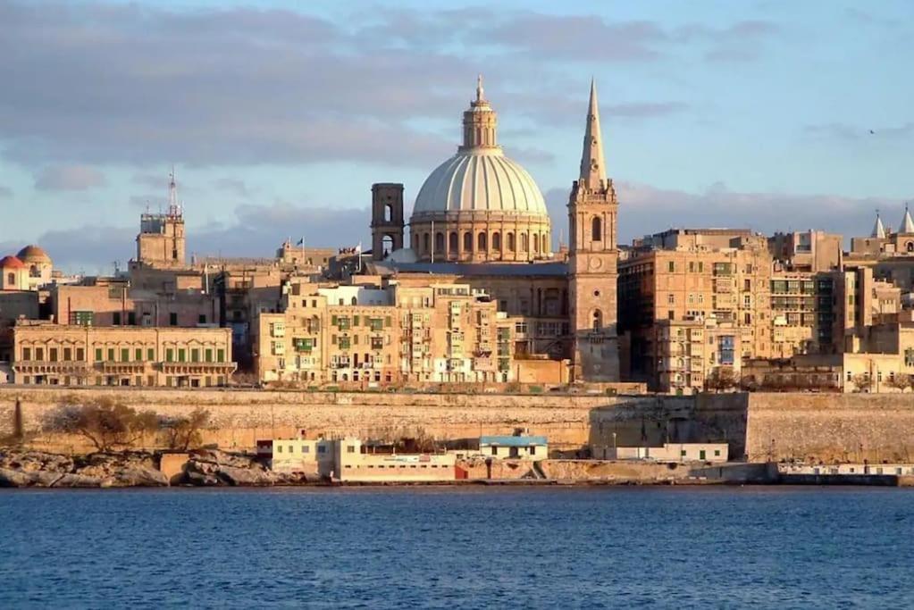 Apartment Lovely Seaview Two Bedroom Unit In Tas-sliema Sliema