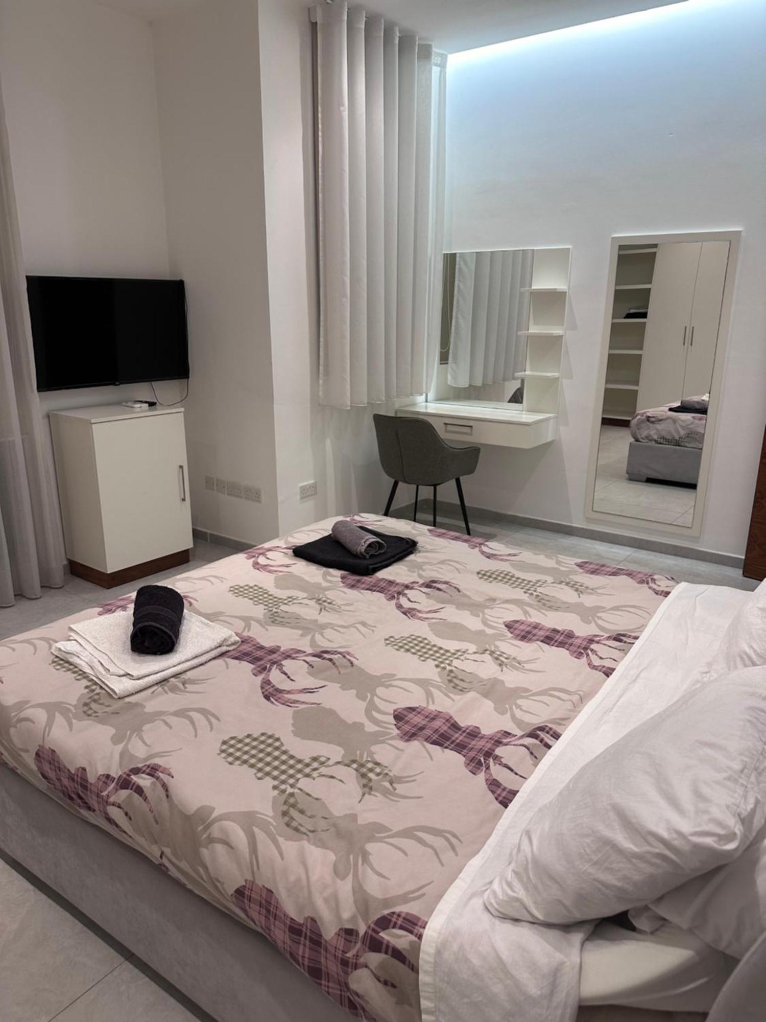 Lovely Seaview Two Bedroom Unit In Tas-sliema Sliema