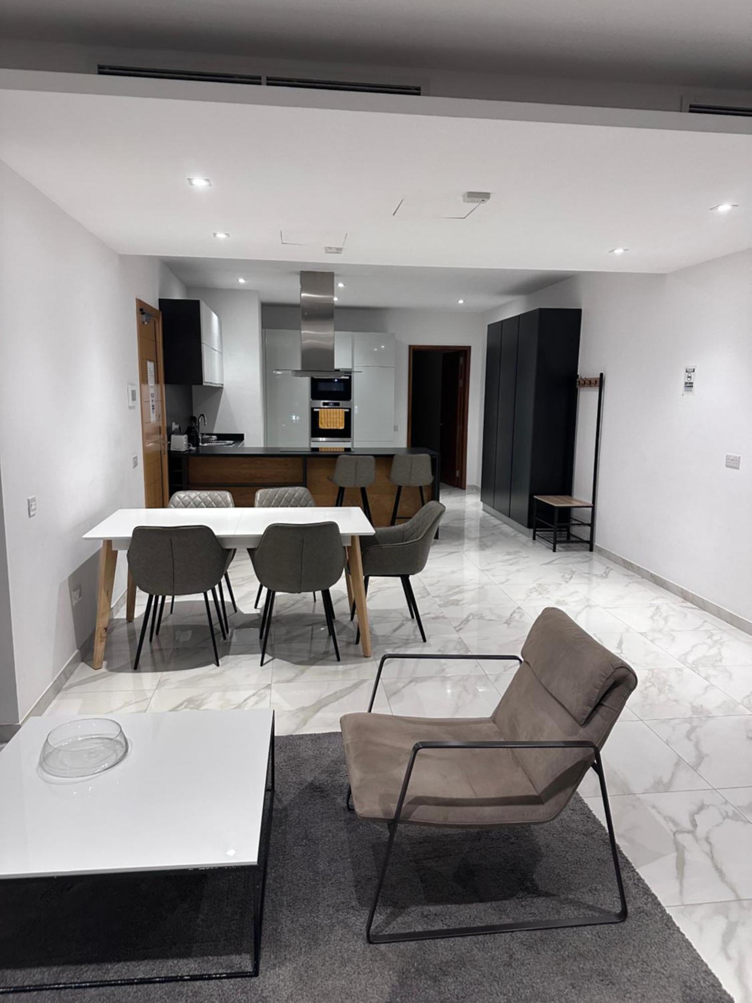 Lovely Seaview Two Bedroom Unit In Tas-sliema *